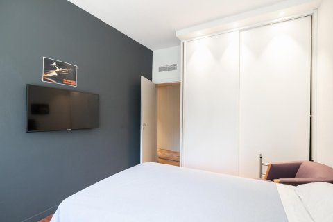 Apartamento de 3 dormitorios en venta en Barcelona, Cataluña, Spain № 1493 - foto 18