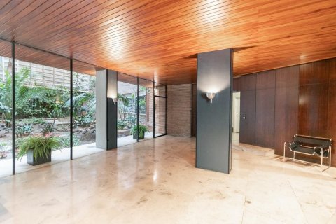 Apartamento de 3 dormitorios en venta en Barcelona, Cataluña, Spain № 1493 - foto 21
