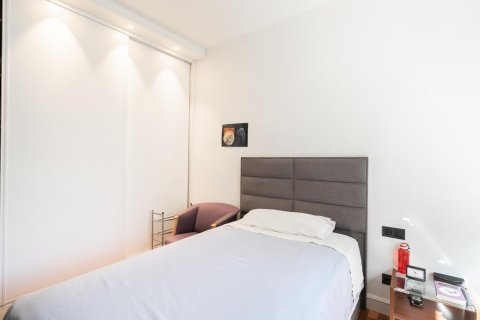 Apartamento de 3 dormitorios en venta en Barcelona, Cataluña, Spain № 1493 - foto 13