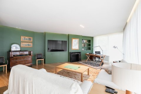 Apartamento de 3 dormitorios en venta en Barcelona, Cataluña, Spain № 1493
