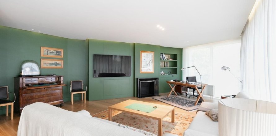 Apartamento de 3 dormitorios en venta en Barcelona, Cataluña, Spain № 1493