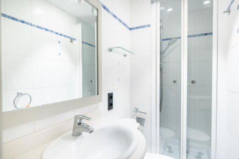 Apartamento de 3 dormitorios en venta en Barcelona, Cataluña, Spain № 1493 - foto 19