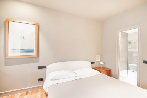 Apartamento de 3 dormitorios en venta en Barcelona, Cataluña, Spain № 1493 - foto 9