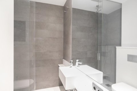 Apartamento de 3 dormitorios en venta en Barcelona, Cataluña, Spain № 1493 - foto 17