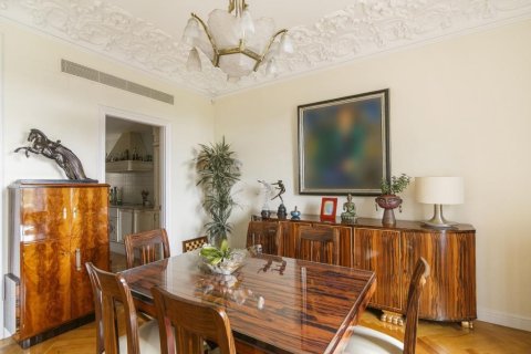 Купить квартиру в Барселона, Испания с 5 комнат, № 1490 - фото 2