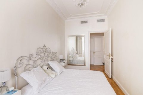 Купить квартиру в Барселона, Испания с 5 комнат, № 1490 - фото 8