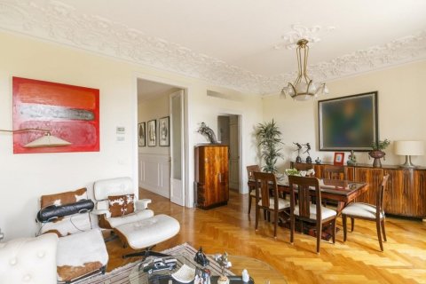 Купить квартиру в Барселона, Испания с 5 комнат, № 1490 - фото 4