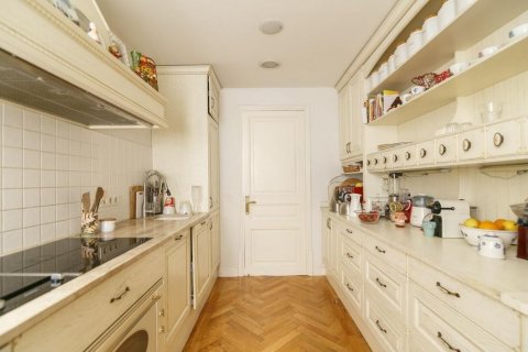 Купить квартиру в Барселона, Испания с 5 комнат, № 1490 - фото 6