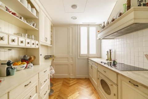 Купить квартиру в Барселона, Испания с 5 комнат, № 1490 - фото 5