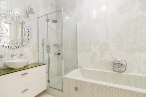 Купить квартиру в Барселона, Испания с 5 комнат, № 1490 - фото 11
