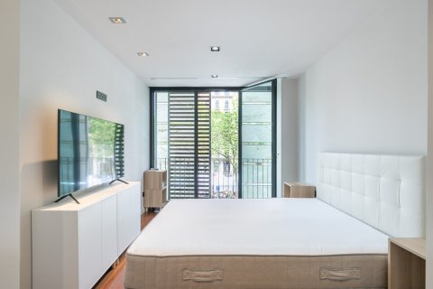 Apartamento de 2 dormitorios en venta en Barcelona, Cataluña, Spain № 1492 - foto 12