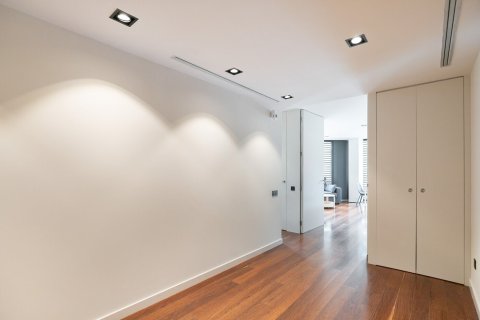 Apartamento de 2 dormitorios en venta en Barcelona, Cataluña, Spain № 1492 - foto 11