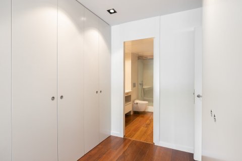 Apartamento de 2 dormitorios en venta en Barcelona, Cataluña, Spain № 1492 - foto 17