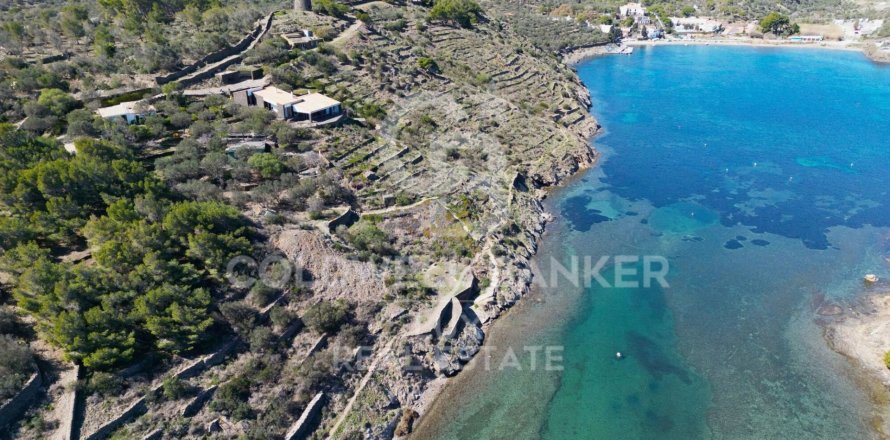 12 bedrooms house for sale in Cadaques, Girona, Catalonia, Spain № 5934