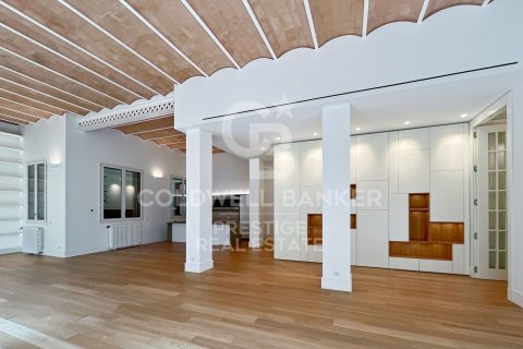 Купить квартиру в Барселона, Испания с 3 спальни, 232м², № 5933 - фото 3