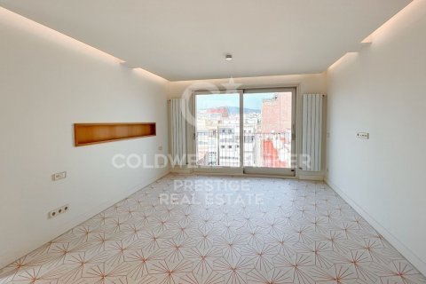 Ático de 3 dormitorios en venta en Barcelona, Cataluña, Spain № 5931 - foto 11