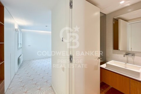 Ático de 3 dormitorios en venta en Barcelona, Cataluña, Spain № 5931 - foto 15