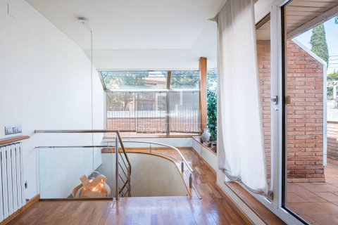 Villa de 6 dormitorios en venta en Sant Cugat del Vallès, Barcelona, Cataluña, Spain № 6369 - foto 29