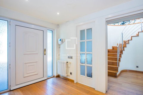 Villa de 6 dormitorios en venta en Sant Cugat del Vallès, Barcelona, Cataluña, Spain № 6369 - foto 2
