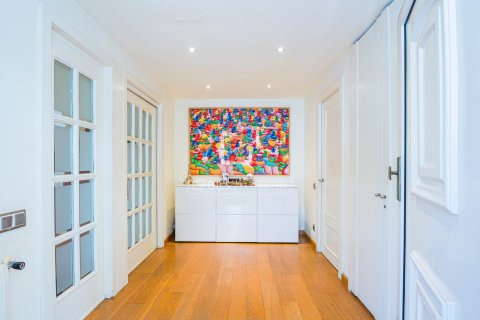 Villa de 6 dormitorios en venta en Sant Cugat del Vallès, Barcelona, Cataluña, Spain № 6369 - foto 3