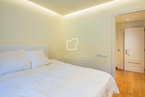 Villa de 6 dormitorios en venta en Sant Cugat del Vallès, Barcelona, Cataluña, Spain № 6369 - foto 9