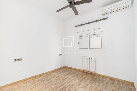 Apartamento de 2 dormitorios en venta en Barcelona, Cataluña, Spain № 6374 - foto 28
