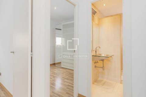 Apartamento de 2 dormitorios en venta en Barcelona, Cataluña, Spain № 6374 - foto 18