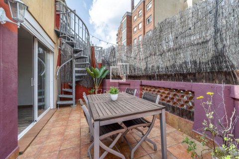 Apartamento de 2 dormitorios en venta en Barcelona, Cataluña, Spain № 6374 - foto 4