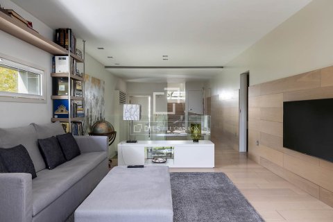 Villa de 6 dormitorios en venta en Barcelona, Cataluña, Spain № 6368 - foto 26