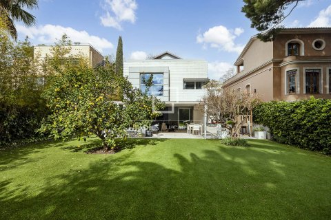 Villa de 6 dormitorios en venta en Barcelona, Cataluña, Spain № 6368 - foto 2