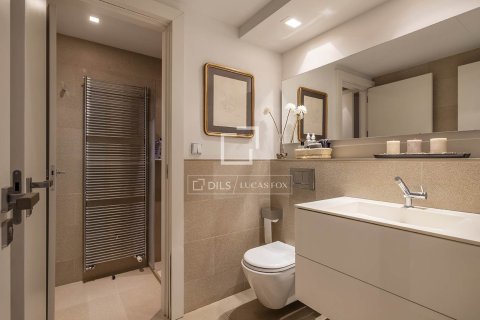 Villa de 6 dormitorios en venta en Barcelona, Cataluña, Spain № 6368 - foto 19