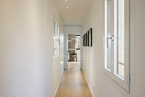 Ático de 2 dormitorios en venta en Barcelona, Cataluña, Spain № 4414 - foto 8