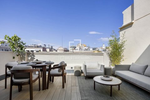 Ático de 2 dormitorios en venta en Barcelona, Cataluña, Spain № 4414 - foto 30