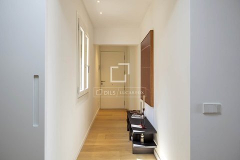 Ático de 2 dormitorios en venta en Barcelona, Cataluña, Spain № 4414 - foto 3