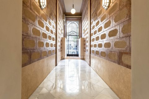 Ático de 2 dormitorios en venta en Barcelona, Cataluña, Spain № 4414 - foto 2