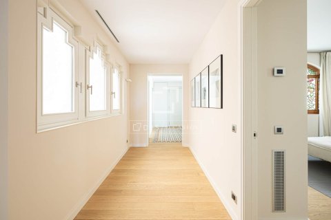 Apartamento de 3 dormitorios en venta en Barcelona, Cataluña, Spain № 4412 - foto 23