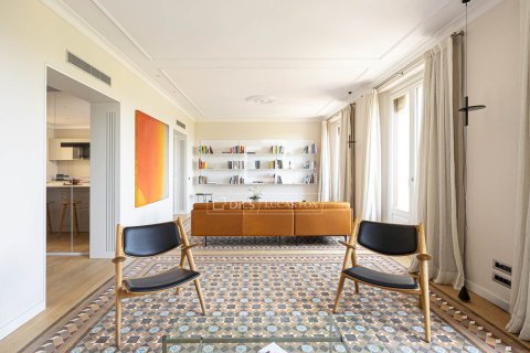 Apartamento de 3 dormitorios en venta en Barcelona, Cataluña, Spain № 4412 - foto 2