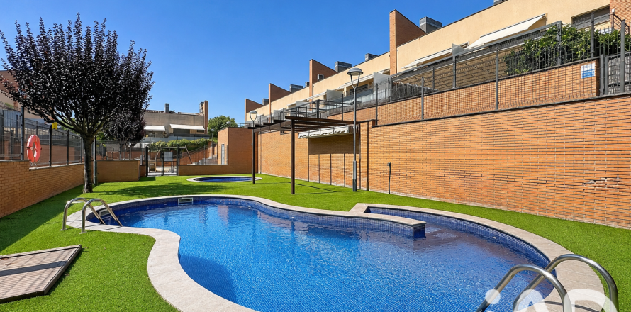 Casa adosada de 3 dormitorios en venta en Vilafranca Del Penedes, Barcelona, Cataluña, Spain № 8455