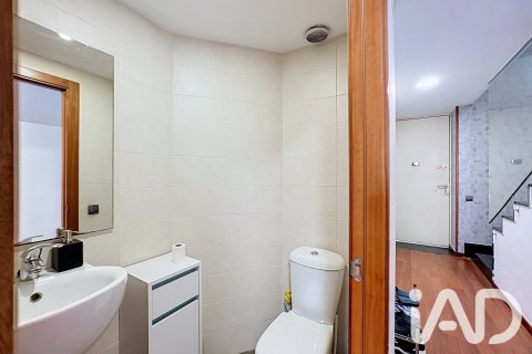 Casa adosada de 3 dormitorios en venta en Vilafranca Del Penedes, Barcelona, Cataluña, Spain № 8455 - foto 21