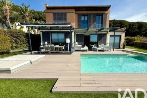 Сasa de 5 dormitorios en alquiler en Sant Vicenc De Montalt, Barcelona, Cataluña, Spain № 8460