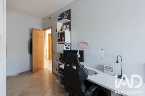 Dúplex de 3 dormitorios en venta en Cornellà de Llobregat, Barcelona, Cataluña, Spain № 8459 - foto 22