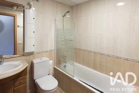 Dúplex de 3 dormitorios en venta en Cornellà de Llobregat, Barcelona, Cataluña, Spain № 8459 - foto 24