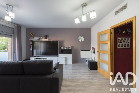 Dúplex de 3 dormitorios en venta en Cornellà de Llobregat, Barcelona, Cataluña, Spain № 8459 - foto 3