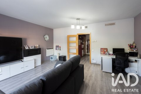 Dúplex de 3 dormitorios en venta en Cornellà de Llobregat, Barcelona, Cataluña, Spain № 8459 - foto 4