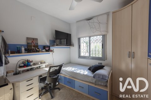 Dúplex de 3 dormitorios en venta en Cornellà de Llobregat, Barcelona, Cataluña, Spain № 8459 - foto 26