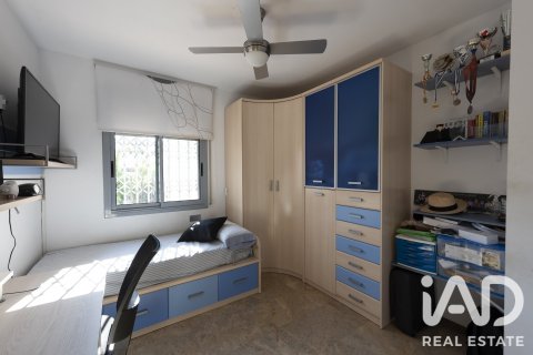 Dúplex de 3 dormitorios en venta en Cornellà de Llobregat, Barcelona, Cataluña, Spain № 8459 - foto 25