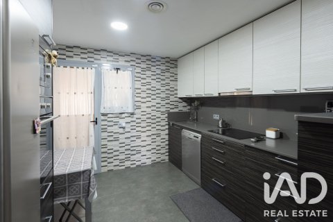 Dúplex de 3 dormitorios en venta en Cornellà de Llobregat, Barcelona, Cataluña, Spain № 8459 - foto 10