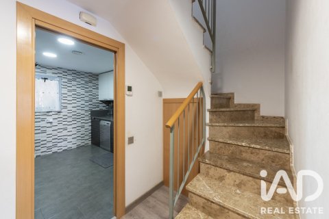 Dúplex de 3 dormitorios en venta en Cornellà de Llobregat, Barcelona, Cataluña, Spain № 8459 - foto 19