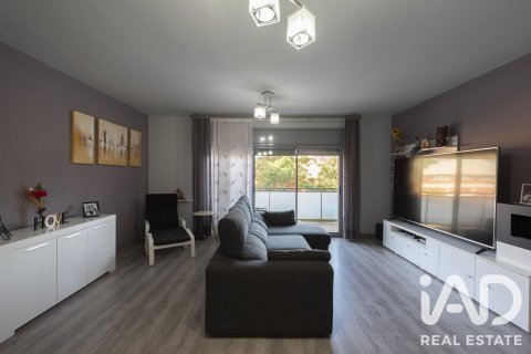 Dúplex de 3 dormitorios en venta en Cornellà de Llobregat, Barcelona, Cataluña, Spain № 8459 - foto 2