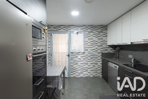 Dúplex de 3 dormitorios en venta en Cornellà de Llobregat, Barcelona, Cataluña, Spain № 8459 - foto 9